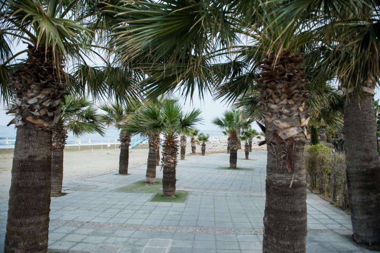Sophia Court Apartment Larnaca Bagian luar foto