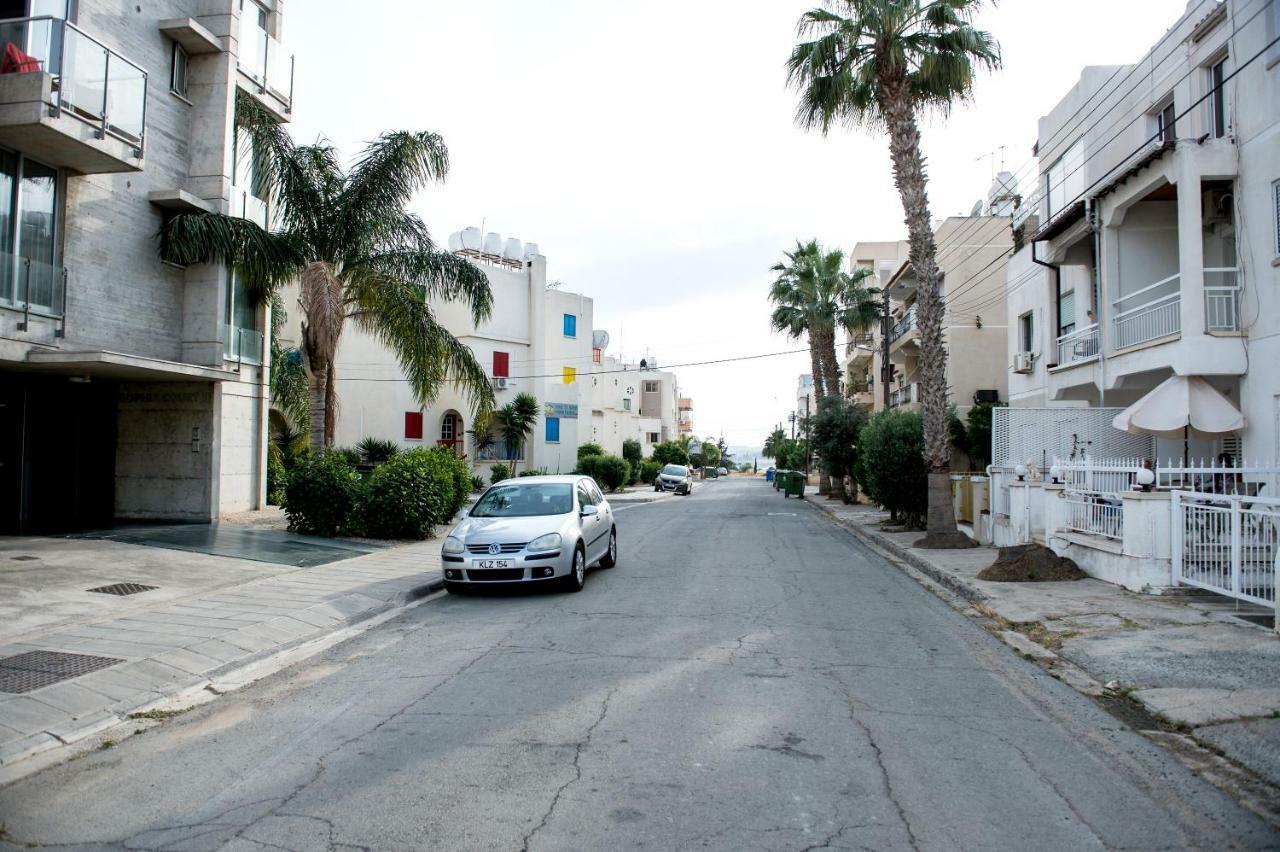 Sophia Court Apartment Larnaca Bagian luar foto