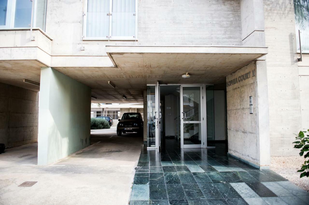Sophia Court Apartment Larnaca Bagian luar foto